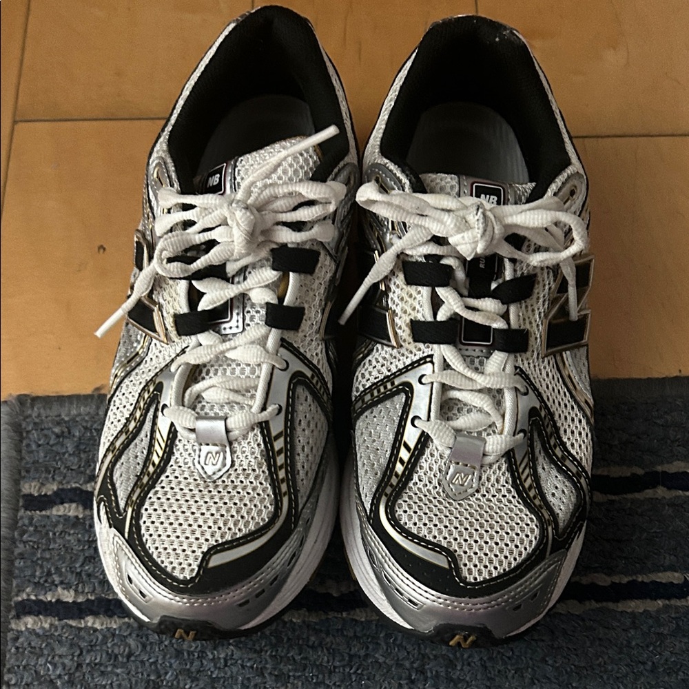 New Balance Men's White and Black Athletic Shoes